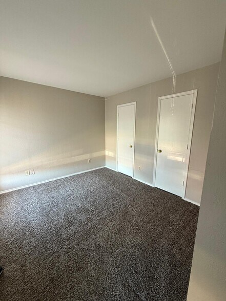 Building Photo - 213 Shrum Ct