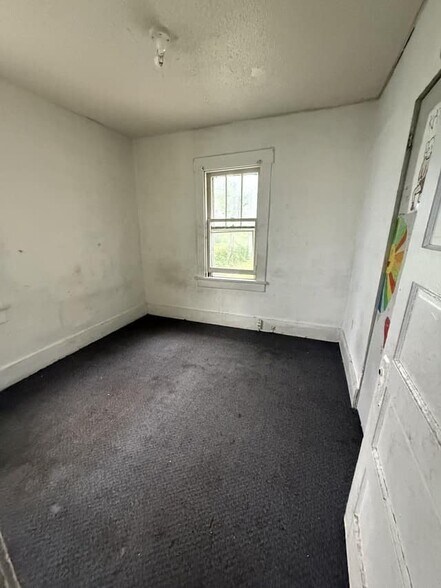 Building Photo - 1303 E Whitmer St