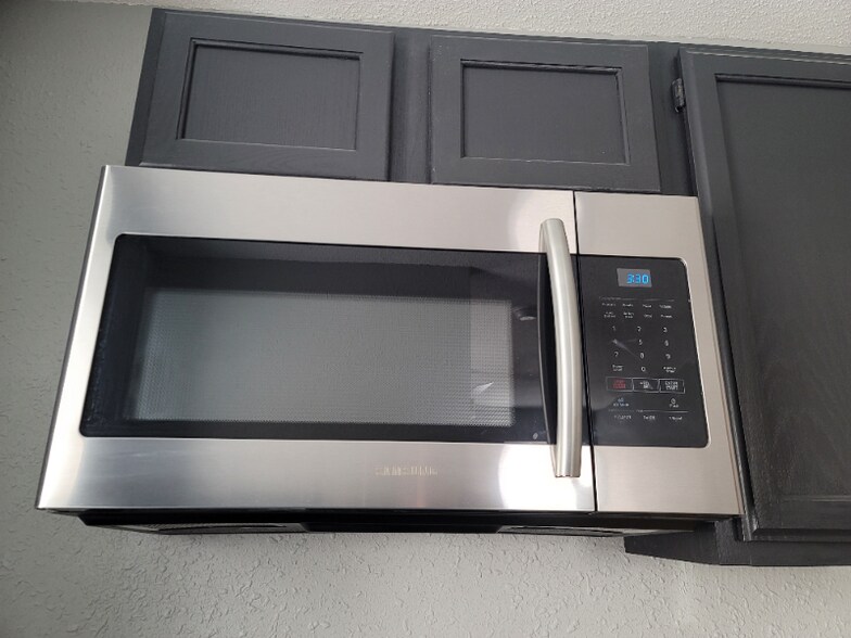 Building Photo - 409 N Sterling Ave