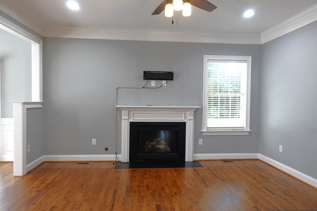 Building Photo - 923 Squires Pt