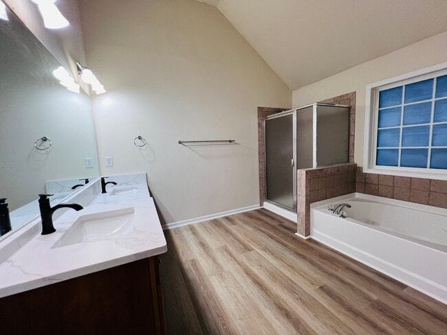 Building Photo - 870 Bishops Run Ln