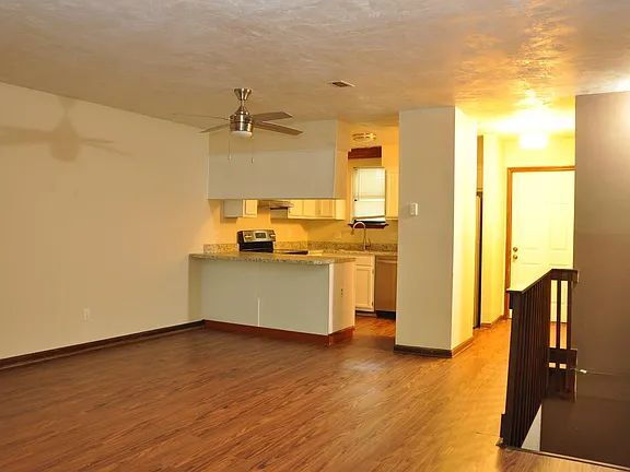 Building Photo - 1208 Cross Creek Way