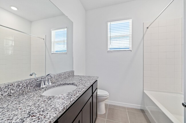 Building Photo - "WoodCreek Charming 3-Bed, 2-Bath Home with Granite Countertops and Screen in back porch on Bendi...