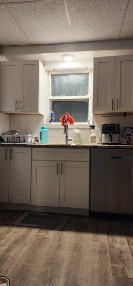 Building Photo - 4044 Pine St