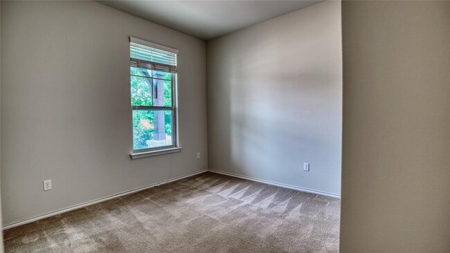 Building Photo - 137 Carlina Lp