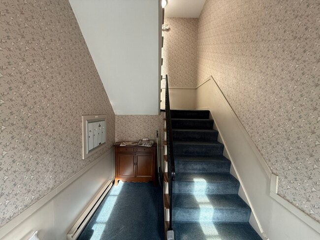 Building Photo - 8-10-10 Essex St