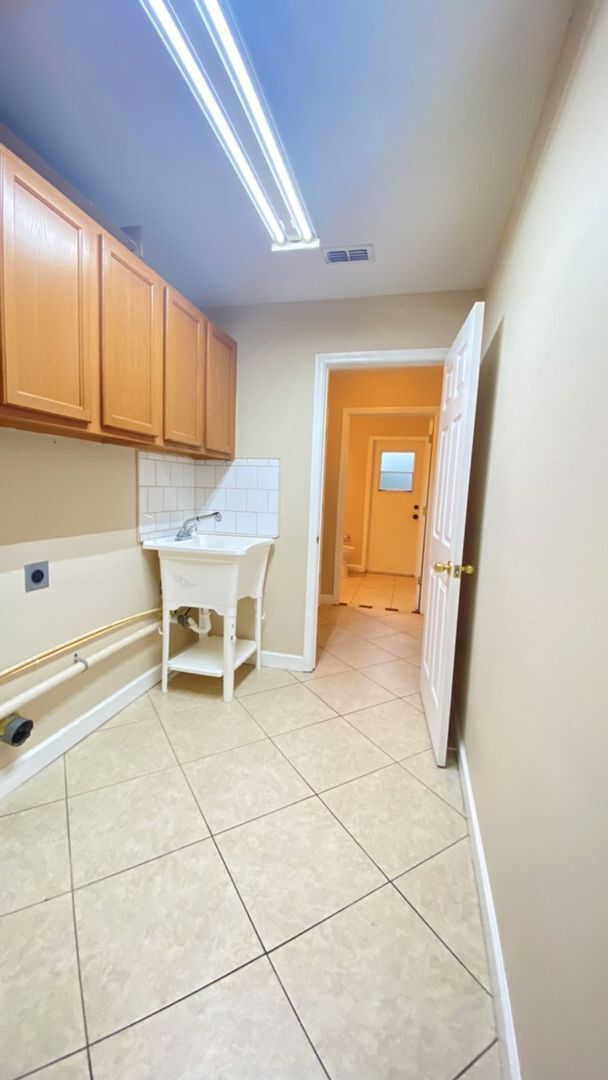 Building Photo - Beautiful 4 bedroom 2.5 bath at Remington gated community in Kissimmee