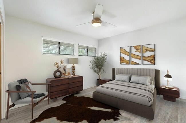 Building Photo - 113 Comet