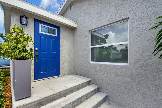 Primary Photo - 1727 Holman Dr