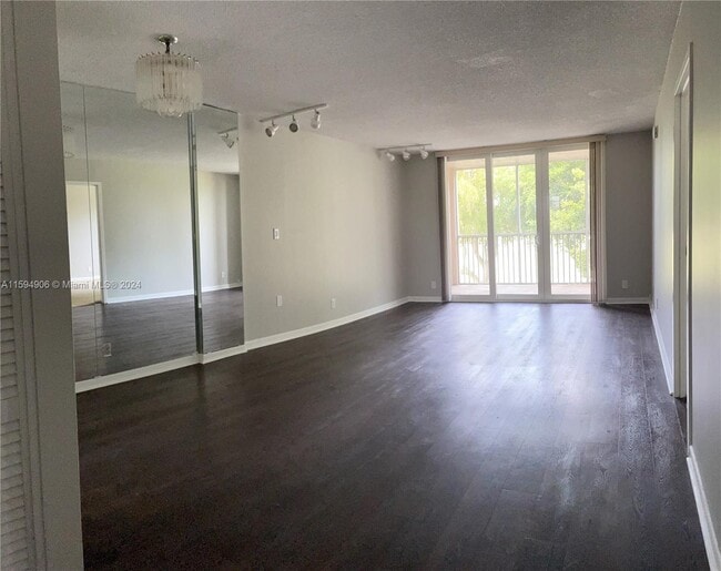 Building Photo - 250 Jacaranda Dr