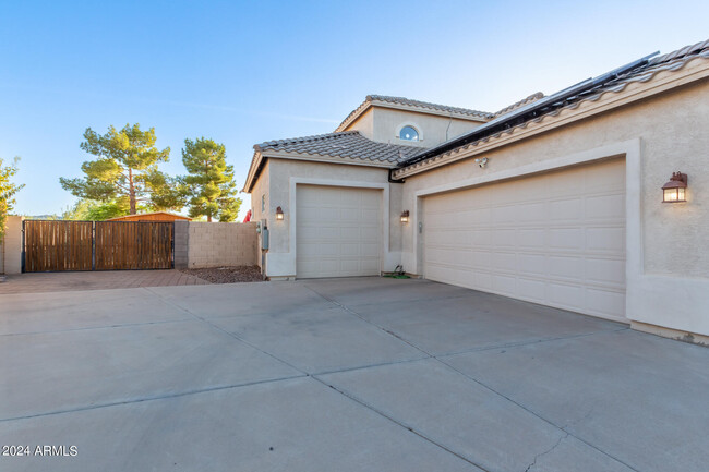 Building Photo - 20475 E Palomino Dr