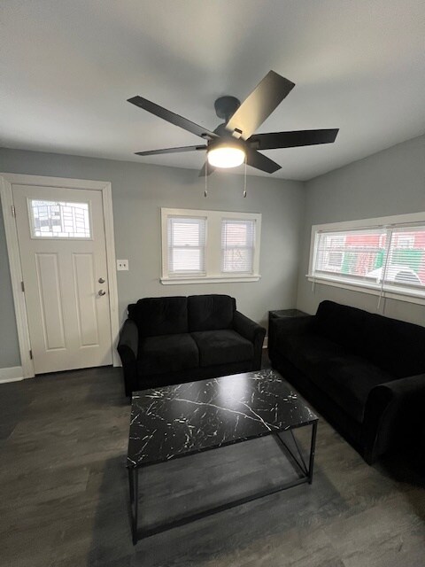 Building Photo - 1112 E Colvin St