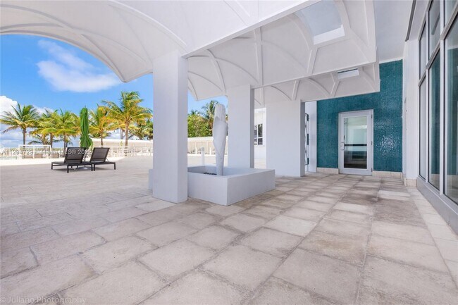 Building Photo - 4925 Collins Ave