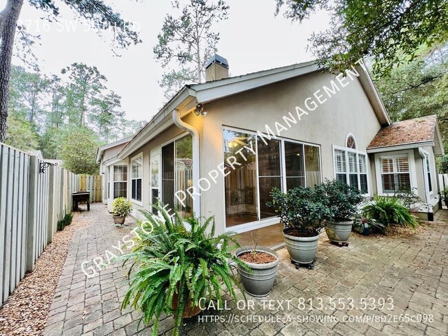 Building Photo - Charming Home in Haile Plantation with Mod...