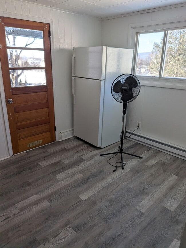 Building Photo - 1221 Eynon St