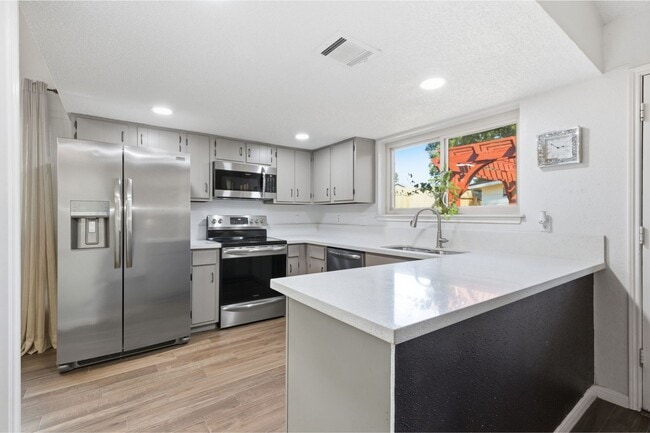 Building Photo - 17522 Huntersglen Cir