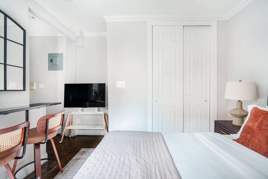 Building Photo - 234 Mott St