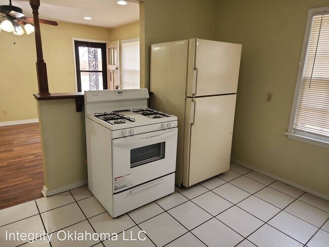 Building Photo - 2 br, 1 bath House - 547 E Indian Drive