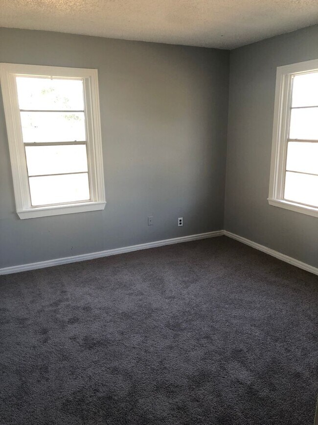 Primary Photo - 1/2 off First Month Rent NICE 2 BEDROOM 1 ...