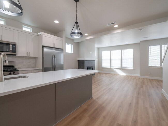 Building Photo - 9389 SW Eunice Ln