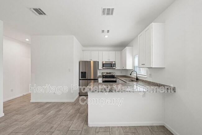 Building Photo - 323 Gabriel