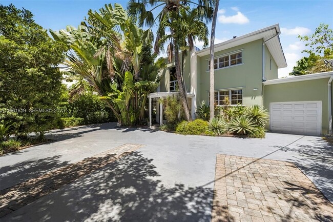 Building Photo - 3180 N Bay Rd