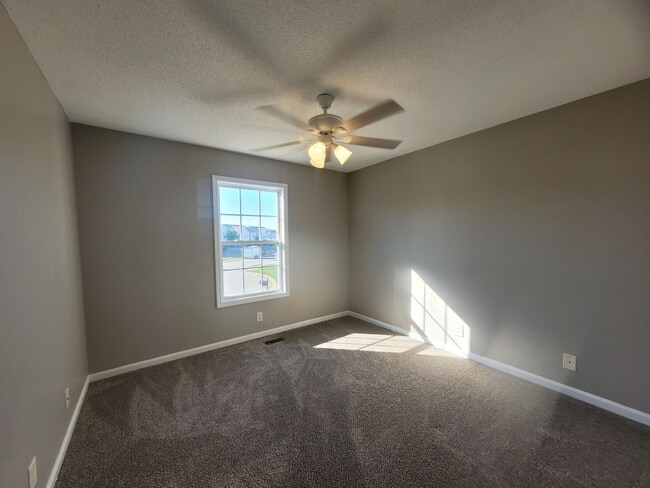 Building Photo - $1900 - 4 Beds 3 Bath + Bonus Room w/ Massive Fenced Yard