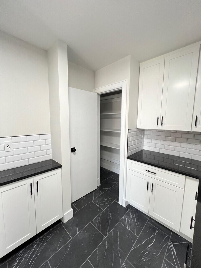 Building Photo - 48 Bright St