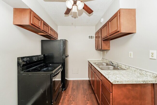 Building Photo - 20231 Crystal Ave