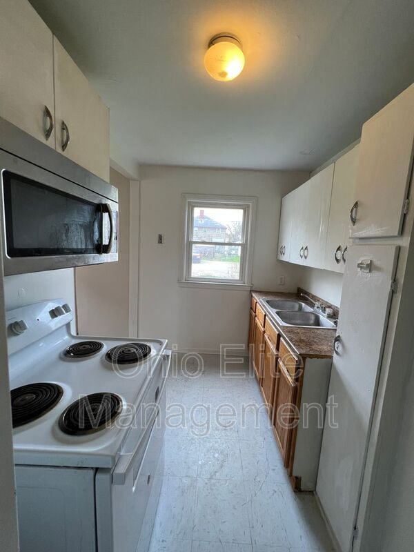 Building Photo - 1310 E 25th Ave