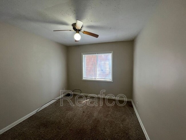 Building Photo - 397 S Chase Ave