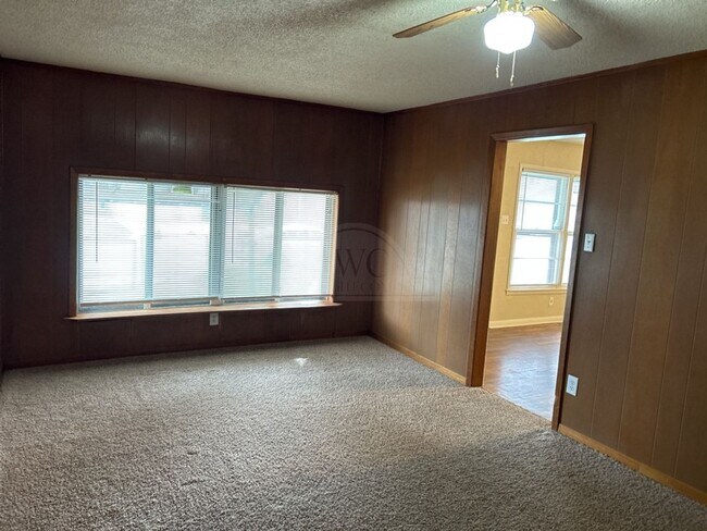 Building Photo - 408 Allen St