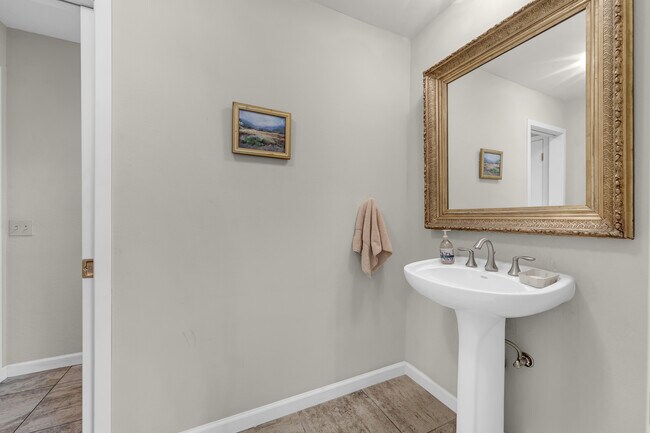 Building Photo - 4953 Lakeridge Terrace W