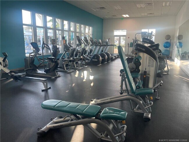 Building Photo - 118 NE Bay Dr