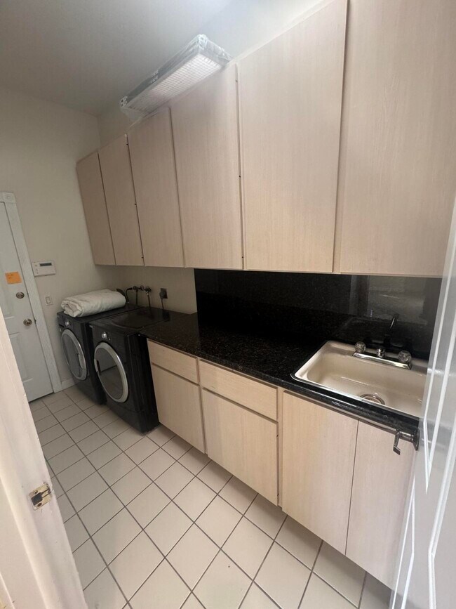 Building Photo - 900 Bear Island Cir