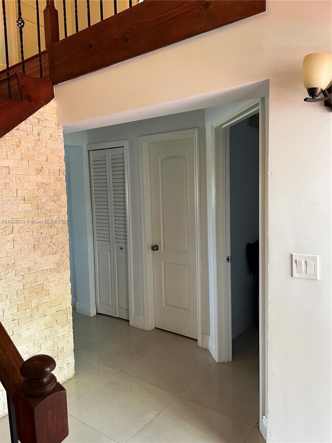 Building Photo - 14327 Kendale Lakes Cir