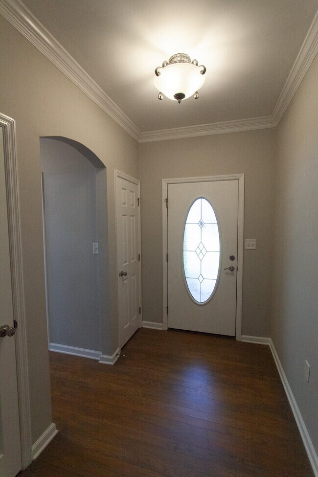Building Photo - 318 Vanderbilt Dr
