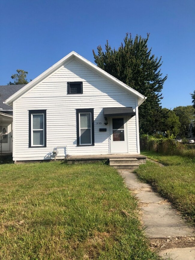 Building Photo - 2 Bedroom 1 bath