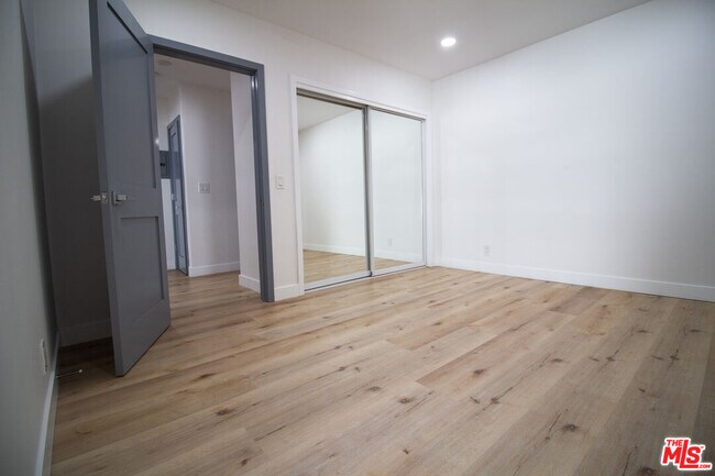 Building Photo - 835 S Sherbourne Dr
