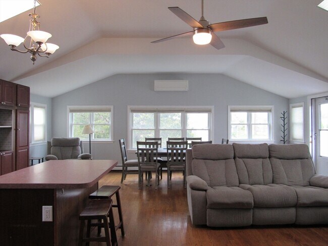 Building Photo - 9 Saltworks Ln
