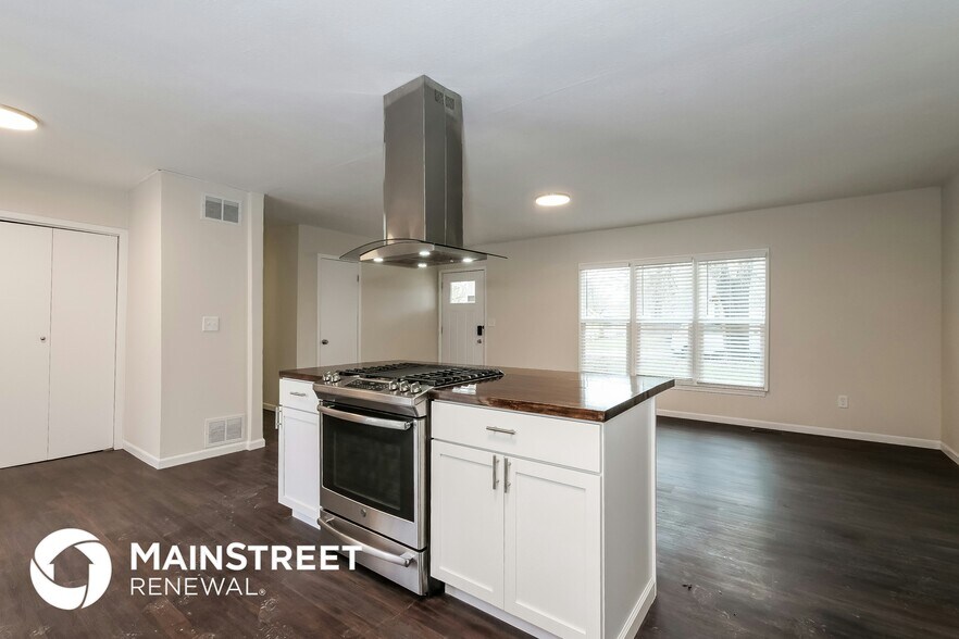 Building Photo - 17243 Chestnut Dr