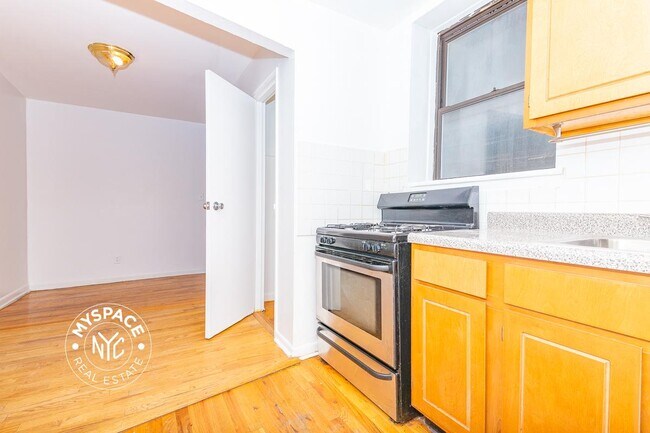 Primary Photo - 100 Broadway