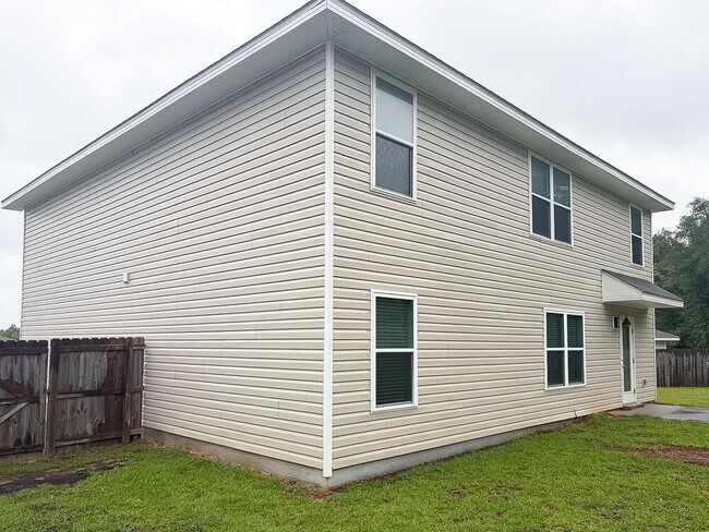 Building Photo - 4694 Malay Cir