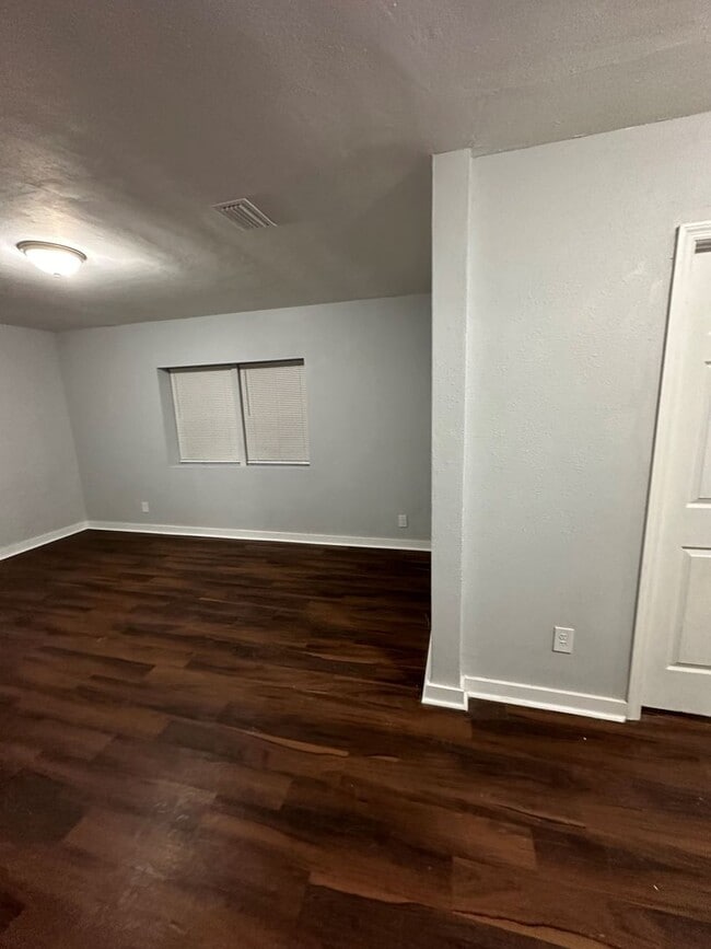 Building Photo - All Brick 4 bedroom 2 bath Northside Rental!