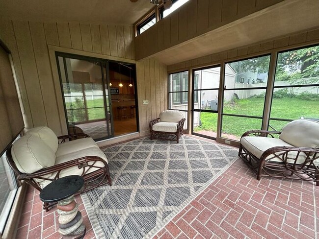 Building Photo - $3,350 | 5 Bedroom, 2.5 Bathroom House | P...