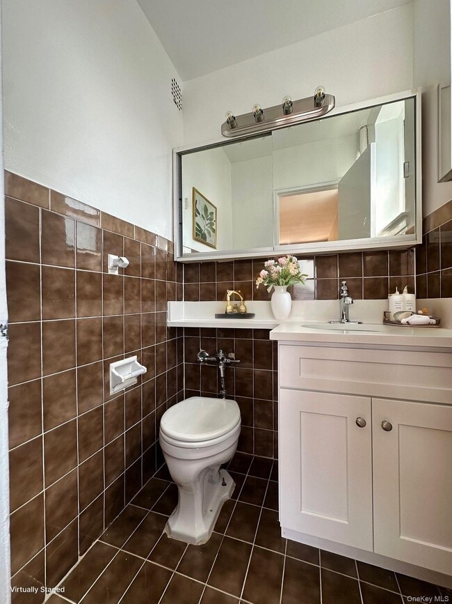 Building Photo - 25-34 Crescent St