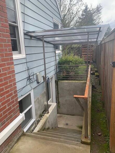 Building Photo - 6028 NE 24th Ave