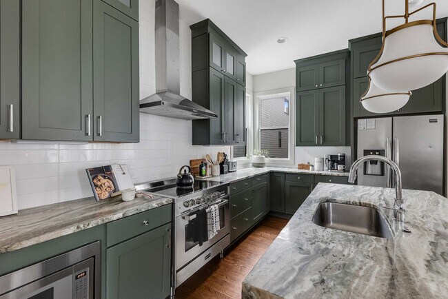 Building Photo - 1114A Wade Ave