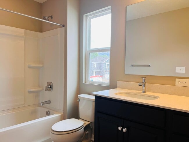 Building Photo - 7101 Unitas Lp