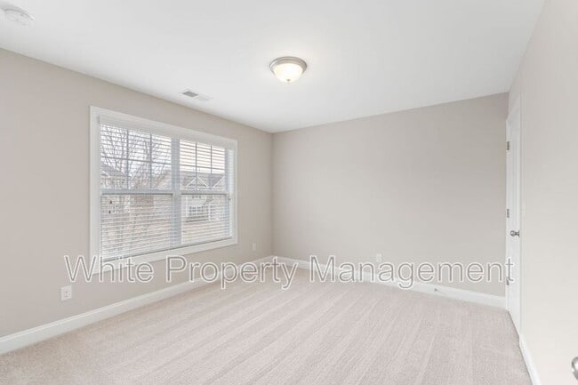 Building Photo - 541 Daventry Ct